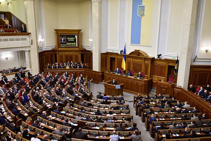В Верховной Раде предложили вернуть звание Героя Украины Бандере и Шухевичу