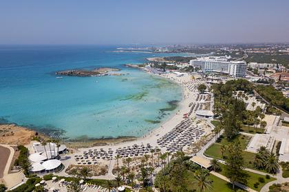 Власти Кипра назвали условия принятия российских туристов