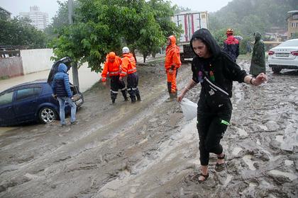 Мэр затопленного Сочи объявил о возвращении города к штатному режиму