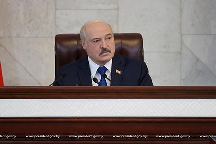 Лукашенко счел санкции шантажом в международном масштабе и заговорил о войне