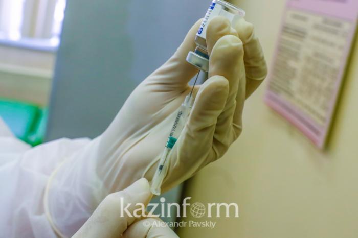 Около пяти тысяч человек вакцинировались за сутки в Карагандинской области
