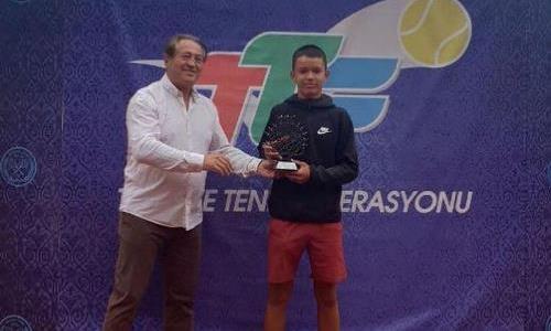 Казахстанец победил в соревновании серии «Tennis Europe» в Анкаре