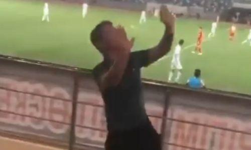 Казахстанский «Моуриньо» зажигательным танцем на трибунах затмил игру лидера КПЛ. Видео