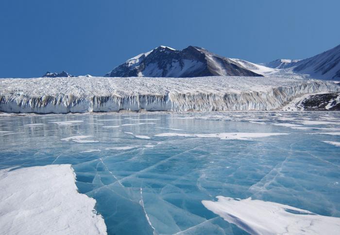 Под ледниками Антарктиды нашли активные озера, которые влияют на экосистему планеты