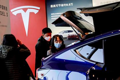 В Китае резко подешевела Tesla