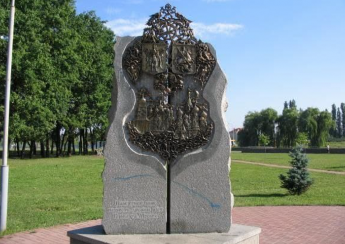 Киевсовет решил демонтировать памятный знак в честь дружбы Киева и Москвы