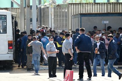 Профсоюз мигрантов оценил отмену разрешений на временное проживание в России