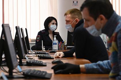 В России захотели глушить телефоны на экзаменах ГИБДД