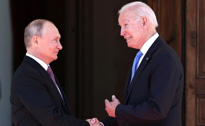 Байден созвонился с Путиным: Обсудили кибератаки и работу дипломатов