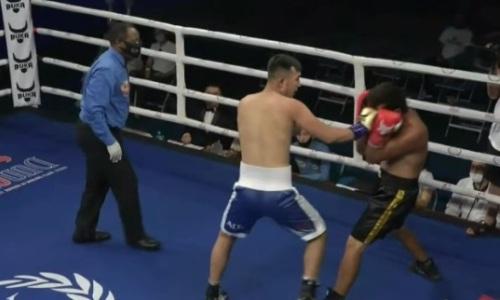Видео нокаута 21-летним казахстанцем узбека в первом раунде