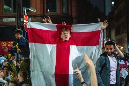 Беспорядки в Лондоне и проявление расизма после поражения сборной Англии