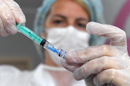 Россияне с онкологией пожаловались на отказы в медотводе от вакцинации