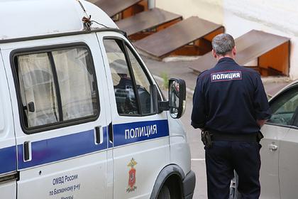 Пьяный россиянин избил бывшую девушку и набросился на полицейских