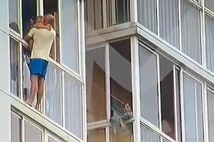 Появились подробности об угрожающем сбросить ребенка с балкона россиянине