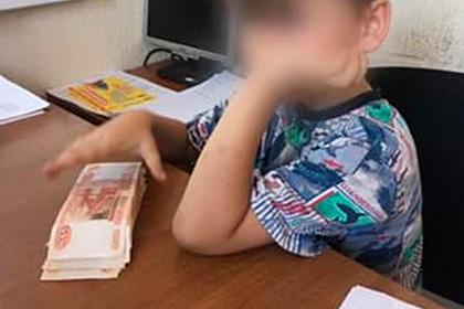 В России шестилетний мальчик ушел из дома и забрал с собой крупную сумму денег