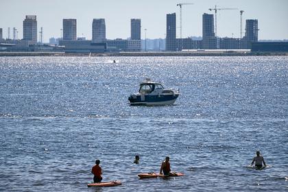 На пляже в парке Петербурга утонул российский школьник
