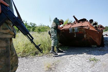 Украинские силовики разместили бронетехнику в жилых районах Донбасса