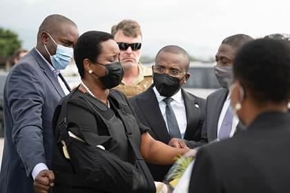 Вдова убитого президента Гаити вернулась на родину в бронежилете