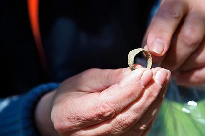 Археологи нашли в Крыму редкий перстень с «Афродитой с зеркалом»