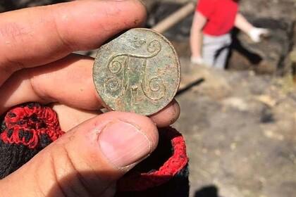 В Тюмени нашли старинную монету с вензелем императора