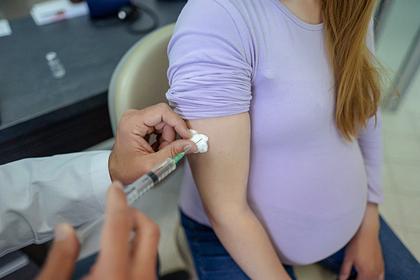 Власти Дании разрешили вакцинировать беременных от COVID-19