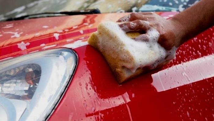 Простое объяснение, почему нельзя мыть автомобили в жару