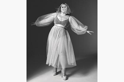 Дочь Бориса Джонсона снялась в просвечивающем белье платье для модного журнала