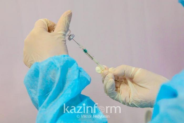 Свыше 90% жителей одного из районов Алматы получили первый компонент вакцины от КВИ