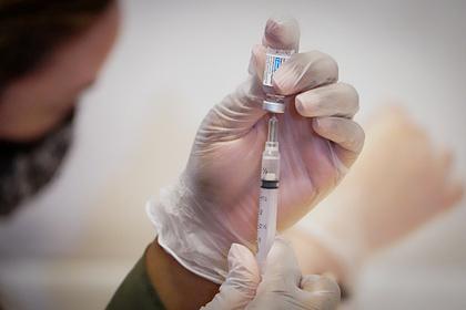 Врач назвал противопоказания к прививке от коронавируса при гепатите