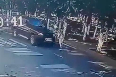 Видео с наездом на пешехода в Жезказгане шокировало пользователей соцсетей