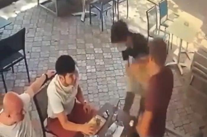 В Алматы официанта избили за случайную оплошность
