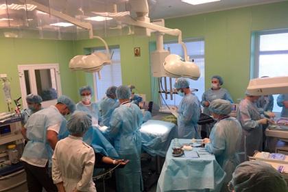 В Екатеринбурге врачи сделали уникальную операцию ребенку в процессе рождения