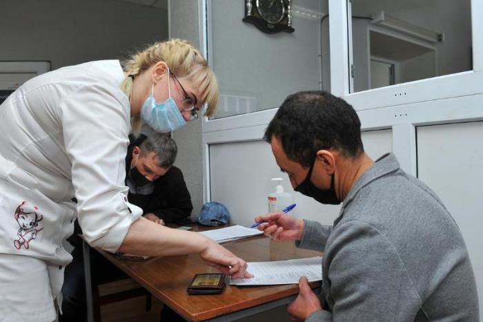 Больше половины работников шахт вакцинировались в Карагандинской области