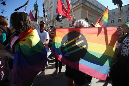 Украинские националисты напали на ЛГБТ-рейв в центре Киева