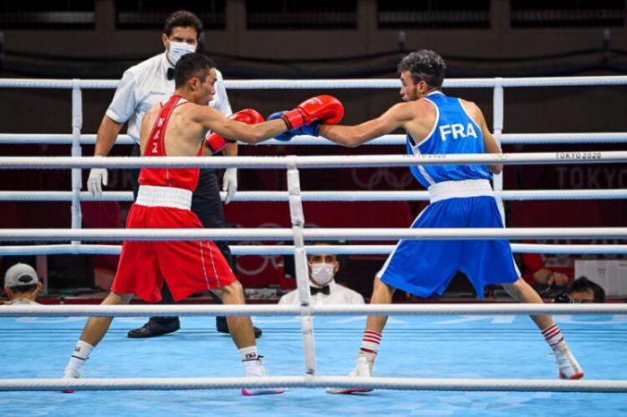 Два казахстанских боксера вышли 1/4 финала олимпийских игр в Токио