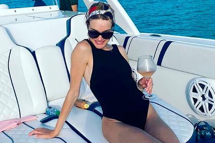 Наталья Водянова снялась в купальнике на яхте во время отдыха с семьей