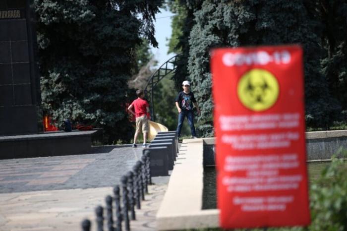Четыре региона Казахстана попали в темно-красную зону по коронавирусу