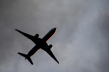 Российский самолет совершил вынужденную посадку из-за отказа гидросистемы