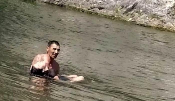 Казахстанец спас попавшую в водоворот девушку