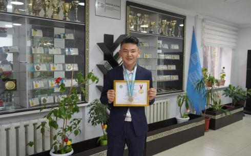 Серебряную медаль на международной олимпиаде получил еще один карагандинский школьник