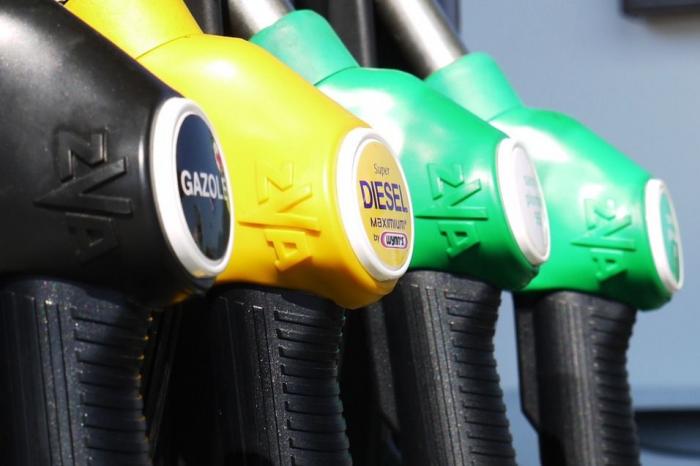 Минэкономики увеличило цену на бензин