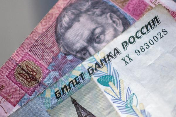Рубль в киевских обменниках немного подорожал. Курс российской нацвалюты на 4 августа