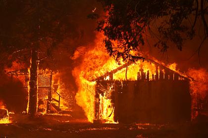 Лесной пожар в Калифорнии уничтожил город со 150-летней историей за два часа