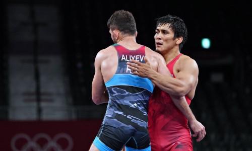 Казахстанский борец-вольник получил шанс завоевать медаль Олимпиады-2020