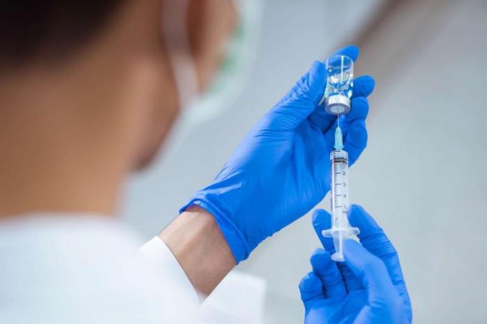 Около семи тысяч алматинцев получают вакцину от КВИ ежедневно