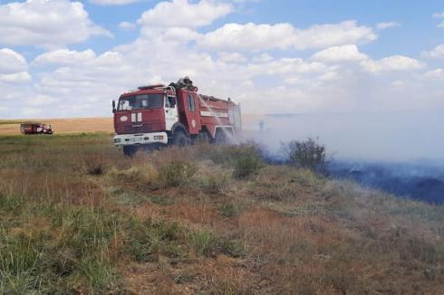 Сухая трава горела семь раз за сутки в Карагандинской области