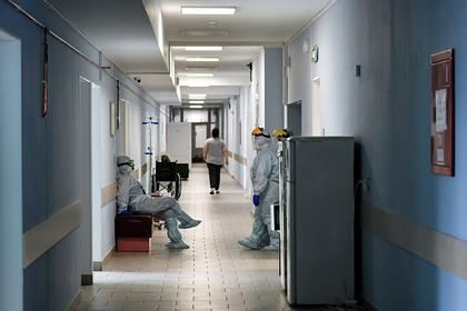Петербуржец ранил ножом двух пожилых пациентов больницы