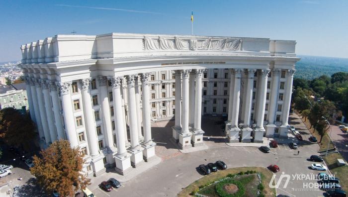 Украина вызвала в МИД главу посольства Беларуси после обвинений в поставке оружия и тренировке боевиков