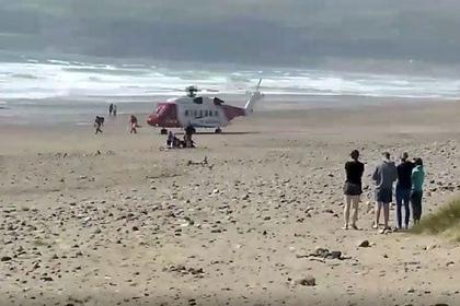 Мужчина умер на пляже на глазах у своей семьи и продолжающих отдыхать туристов