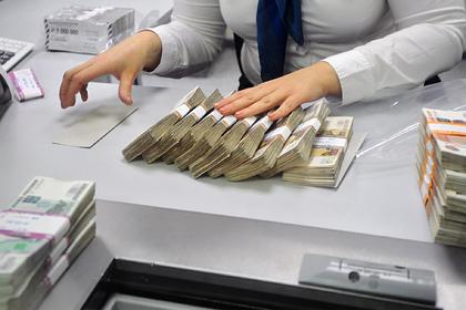 Россиянка взяла кредиты на 900 тысяч рублей ради возлюбленного по переписке